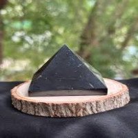 black-tourmaline-crystal-pyramid
