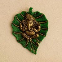 lord-ganesha-on-green-leaf